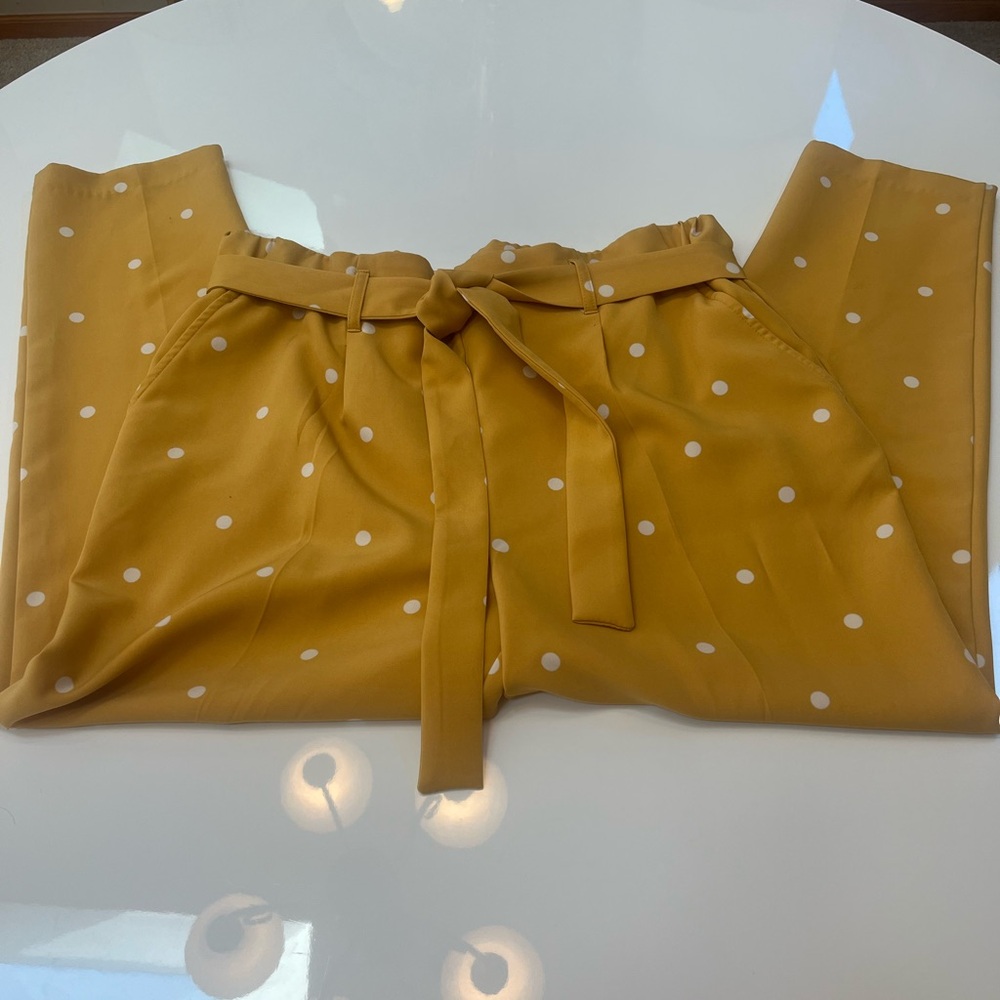 #338 One by Chapter One Adorable  Yellow Polka Dot Ankle Pants (like New) - Picture 4 of 8